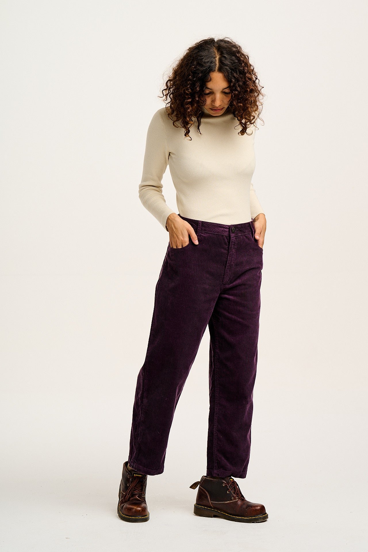 Drew - Cropped Straight Leg Corduroy Trousers in Plum Perfect
