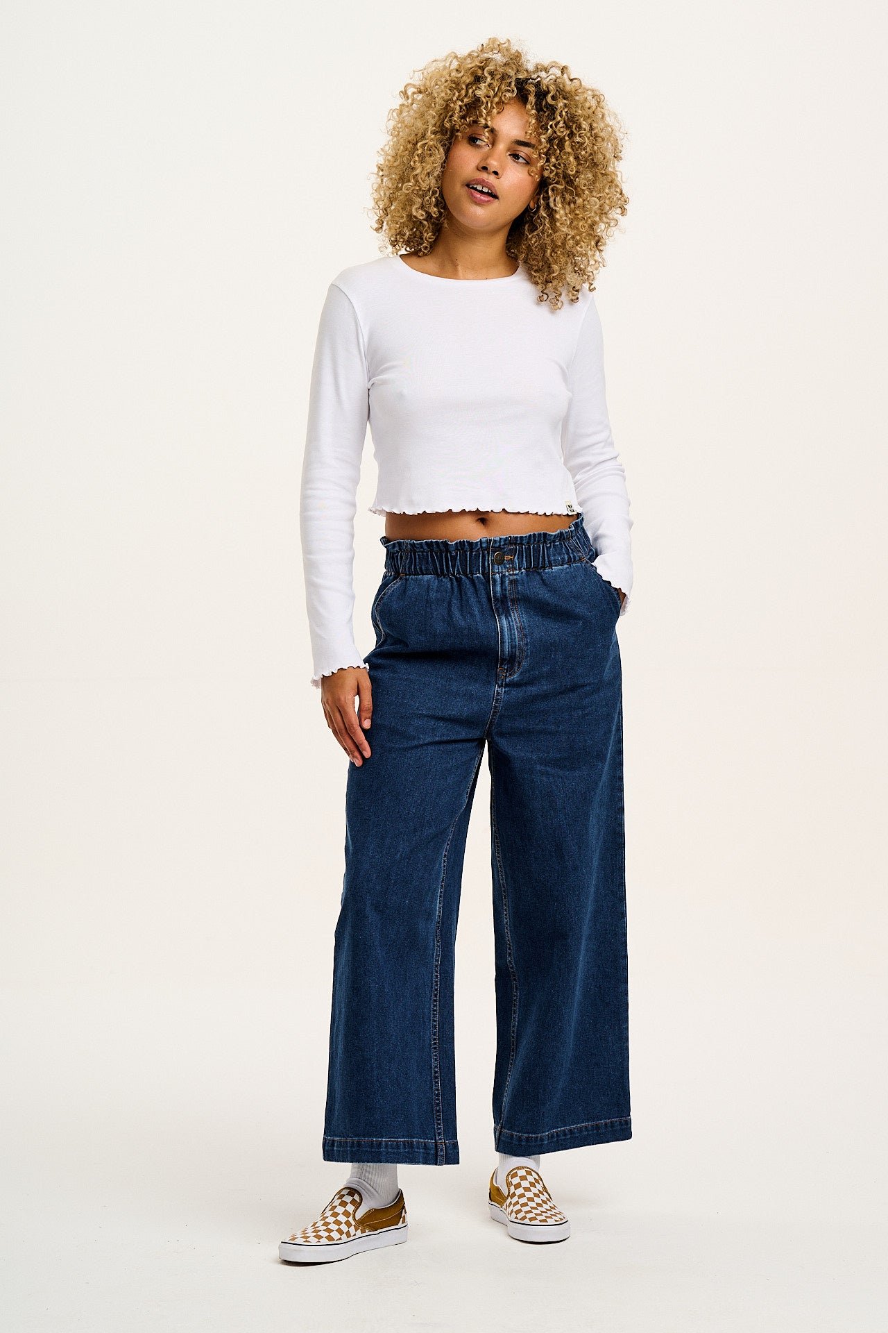 Hansel - Long Sleeve Cotton Crop Top in White - Image 3