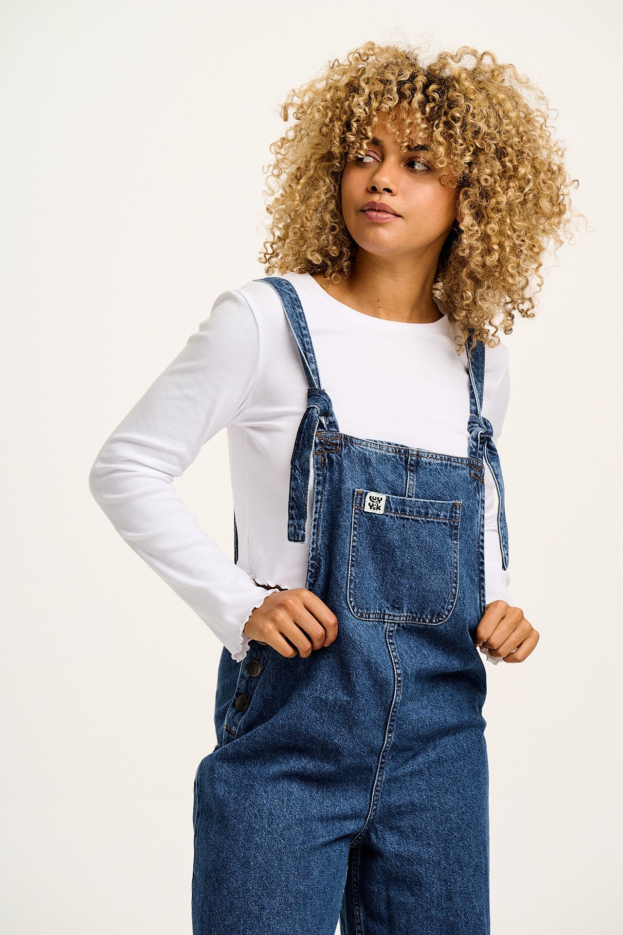 Hansel - Long Sleeve Cotton Crop Top in White - Image 5