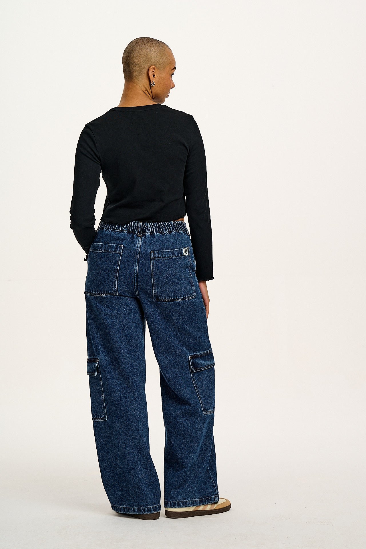 Hansel - Long Sleeve Cotton Crop Top in Top in Black - Image 5