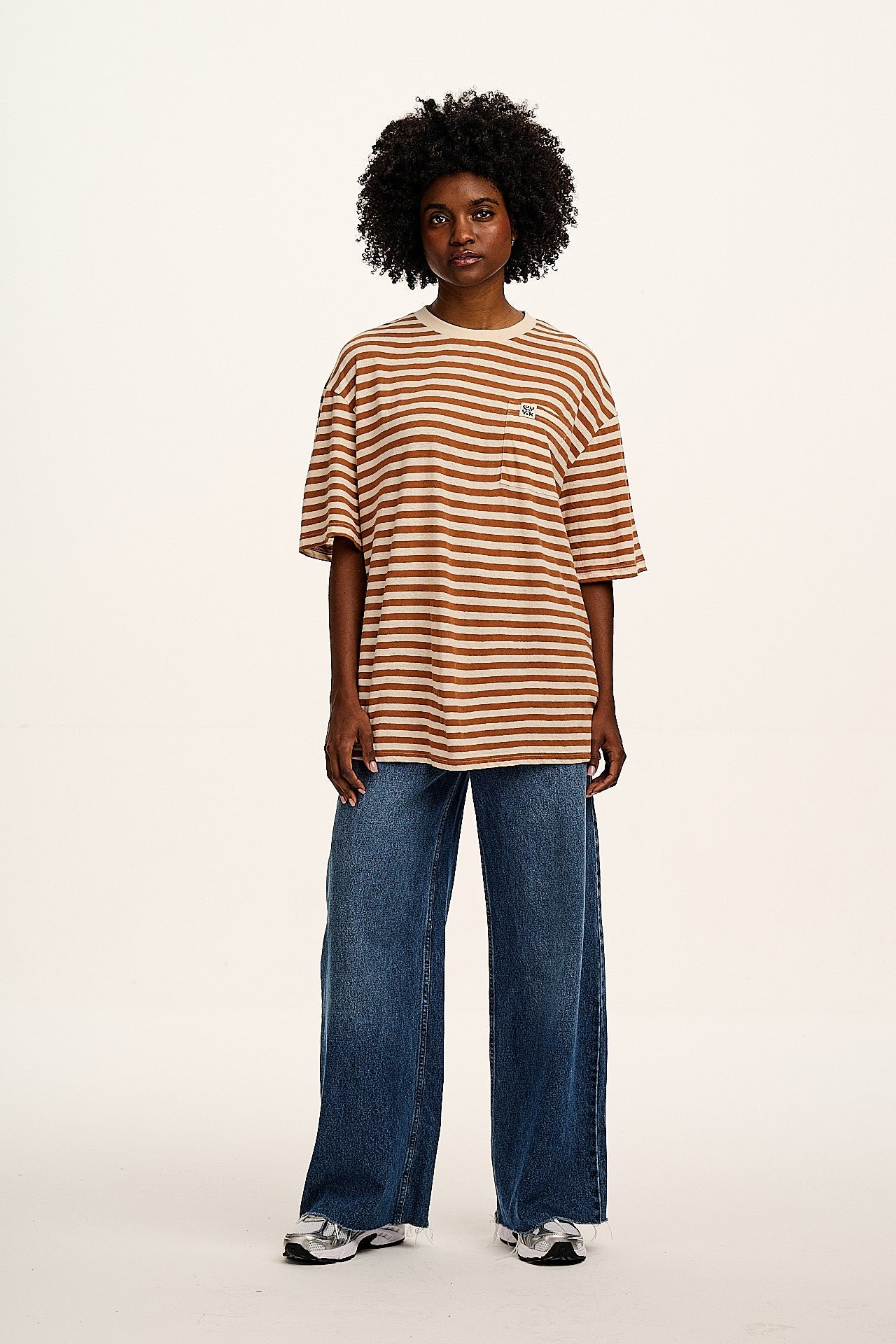 Toulon - Short Sleeve Pocket Tee in Amber & Ecru Stripe - Image 2