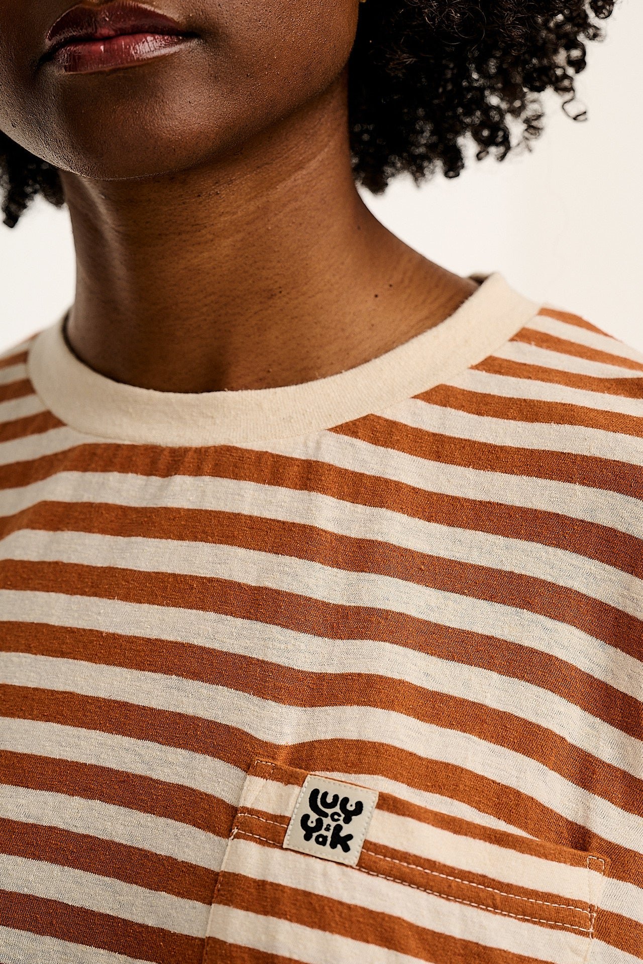 Toulon - Short Sleeve Pocket Tee in Amber & Ecru Stripe - Image 4