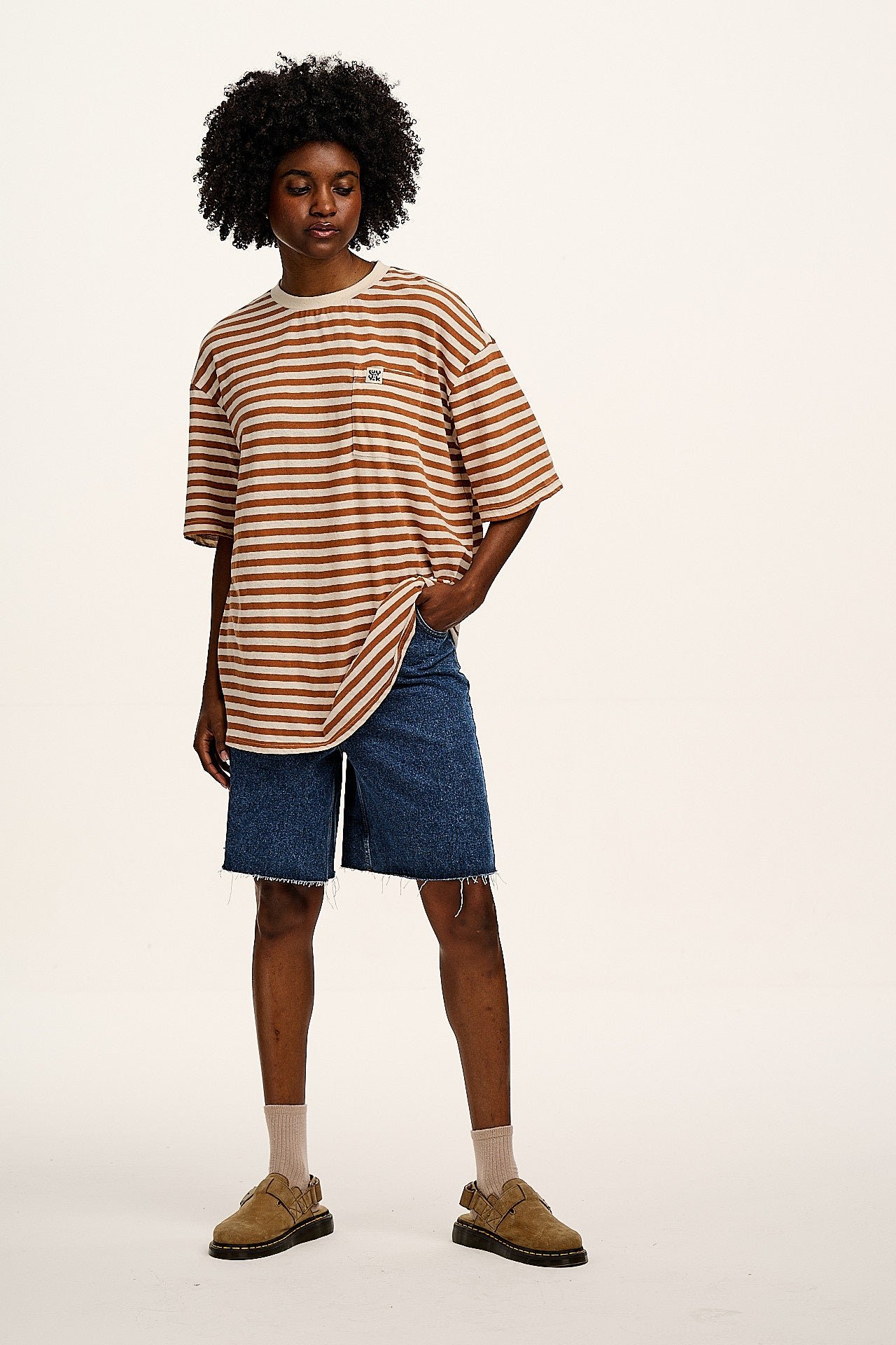 Toulon - Short Sleeve Pocket Tee in Amber & Ecru Stripe - Image 7