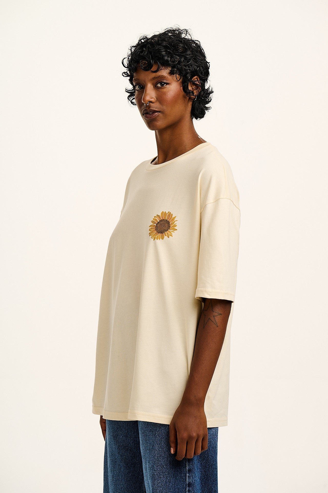 Benny - Organic Cotton Tee in Ecru with Logo Sunflower Print - Image 2